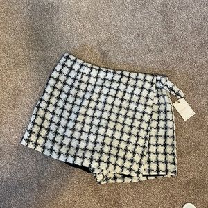 Forever 21 cream/black skort